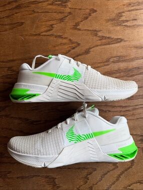 Nike White & Neon Green Cross-Training Sneakers Metcon 8